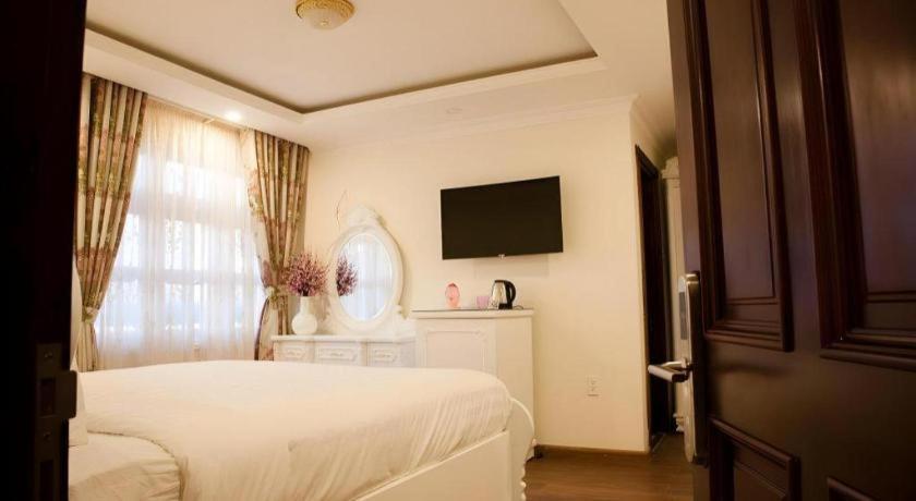 Hoa Sen Vang Hotel Dalat Exterior photo